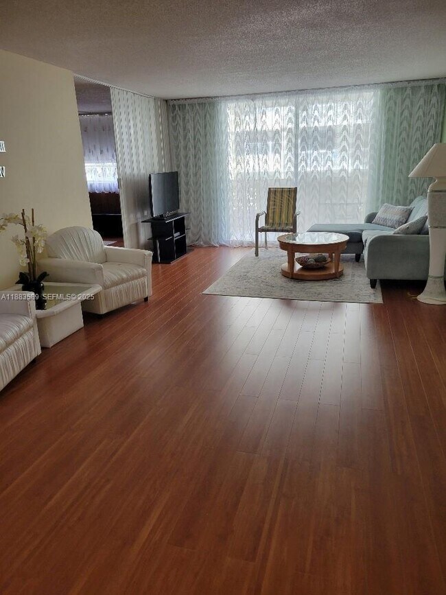 Building Photo - 1833 S Ocean Dr