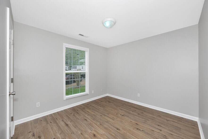 Building Photo - 800 Linwood Dr NW