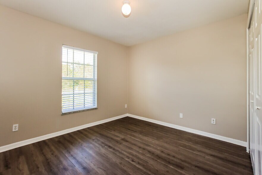 Building Photo - 7786 104th Ct