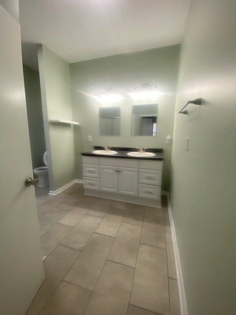 Building Photo - 1036 Oakwood Ave