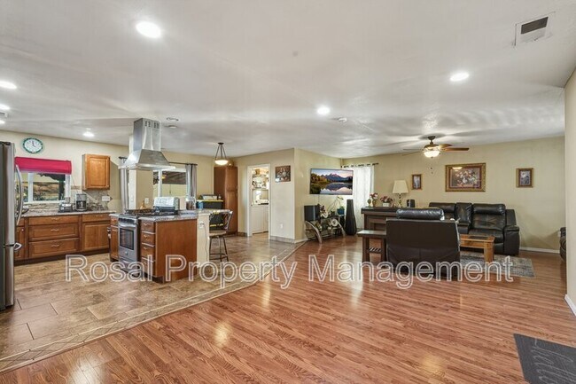 Building Photo - 1700 Gschwind Pl SW