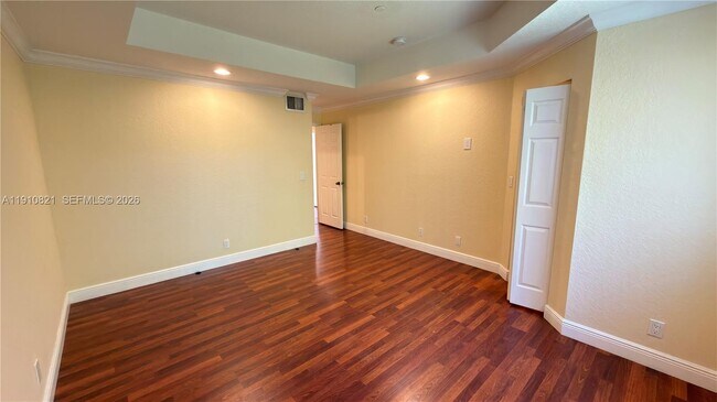 Building Photo - 3887 Tree Top Dr