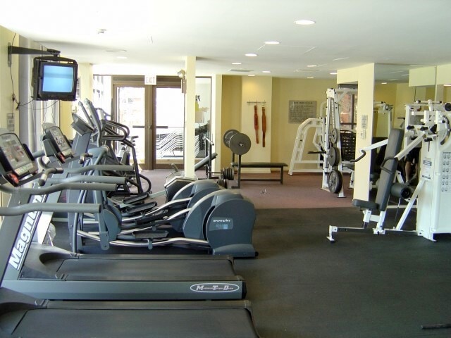 Building Photo - 2020 N Lincoln Park W
