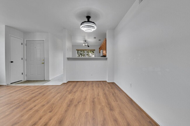 Building Photo - $1,775.00, 2-bed, 2-bath condo in Lakewood.