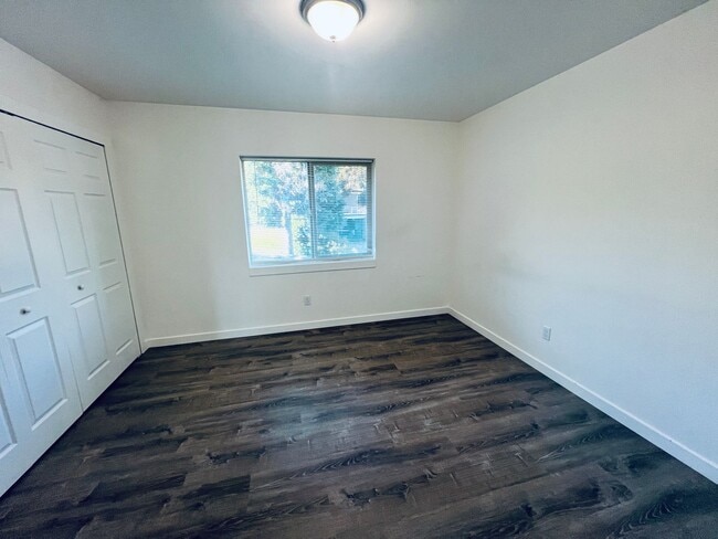 Building Photo - Almost new 3 bedroom, 3 bath Townhome
