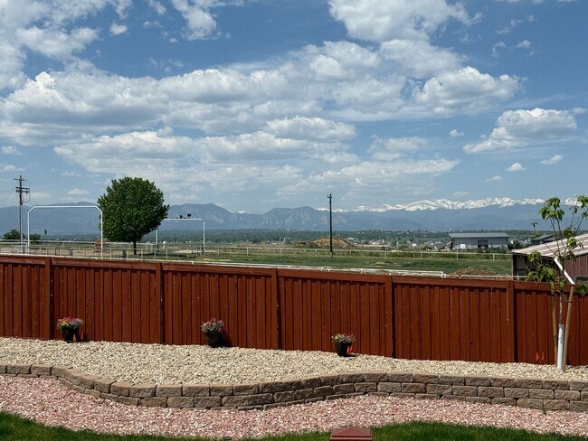 Building Photo - Rare Mountain View Gem for Rent in Erie!