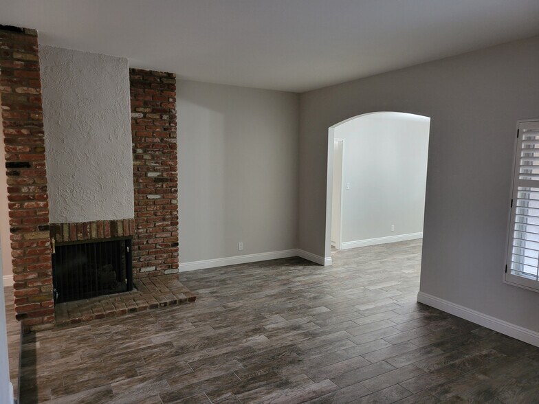 Building Photo - 10651 Baton Rouge Pl