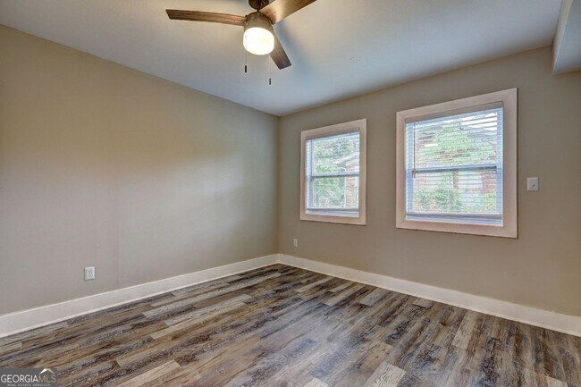 Building Photo - 1675 Bouldercliff Ct SE