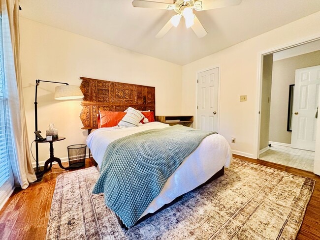Building Photo - Charming Country Cottage Only 23 Mins from...