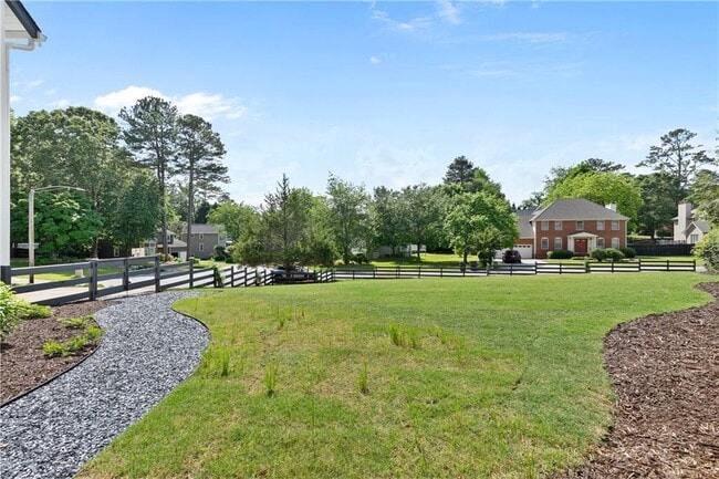 Building Photo - 1296 Hilton Dr