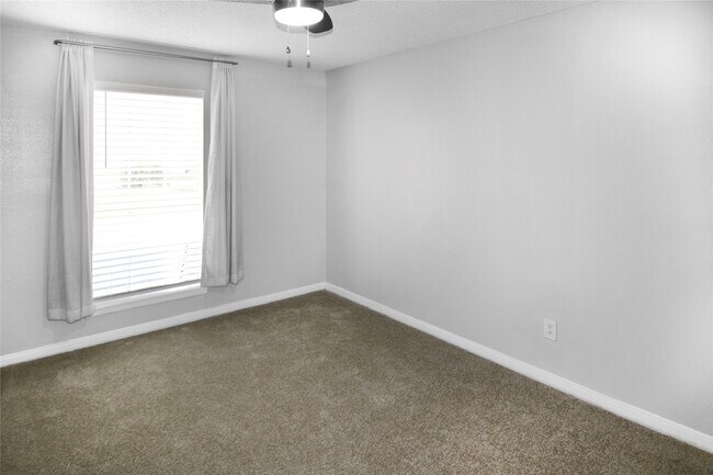 Building Photo - 2800 Jeanetta St