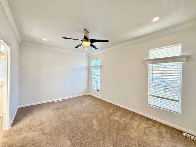 Building Photo - 80 Huntington St