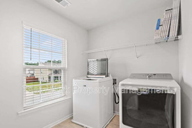 Building Photo - 126 Daniels Creek Cir