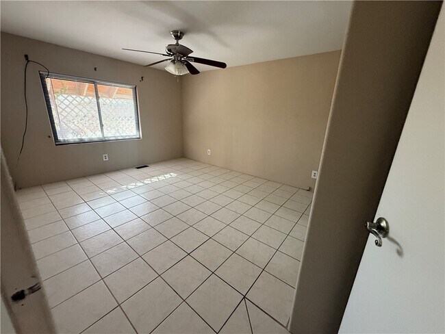 Building Photo - 4060 La Mesa Rd