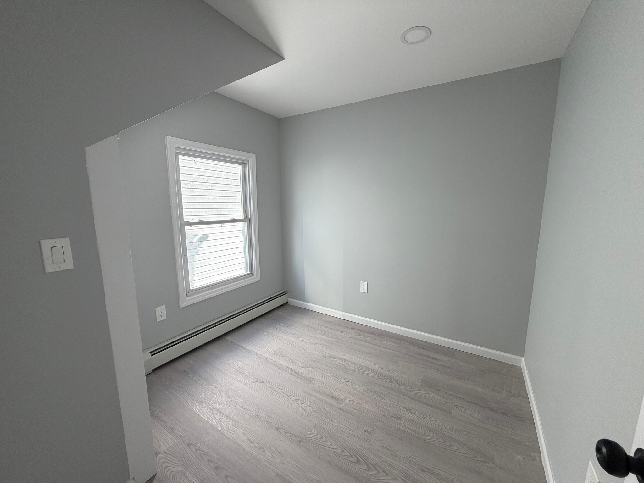 Building Photo - 17 E 15th St