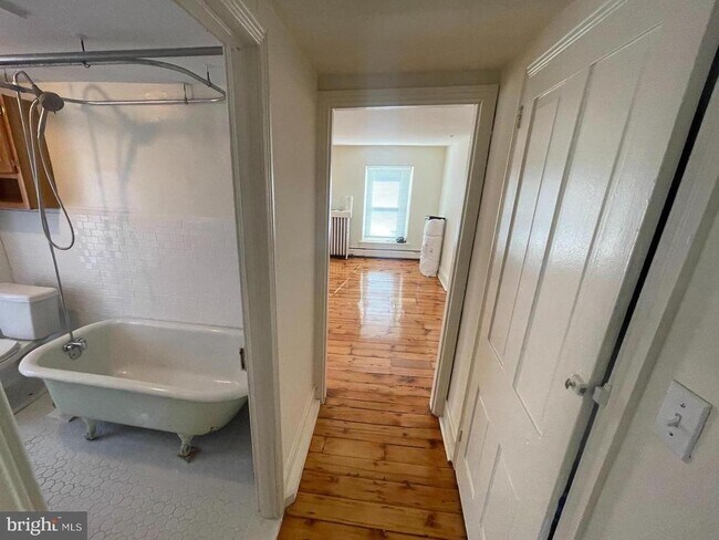 Building Photo - 3527 Indian Queen Ln