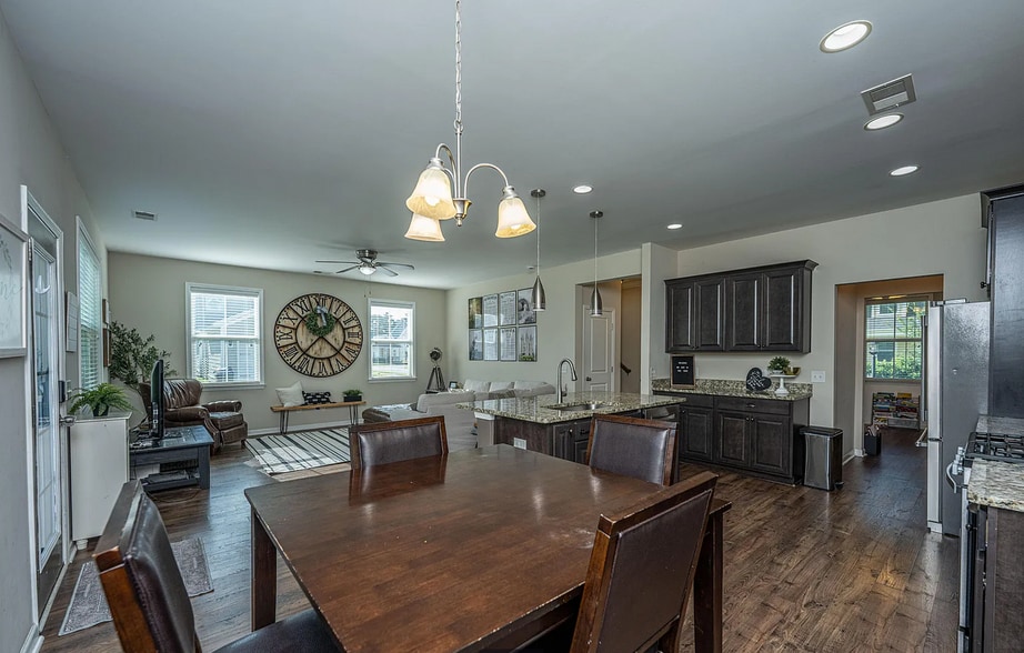 Living_Room3 - 72 Crossandra Ave