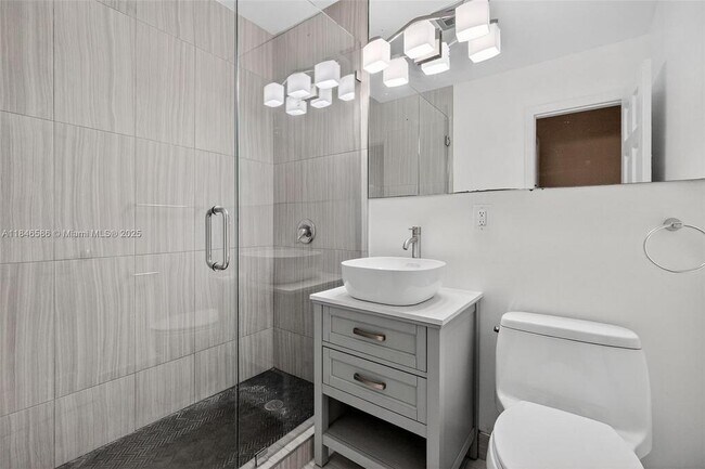 Building Photo - 539 Menendez Ave