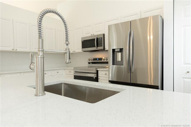 Building Photo - 8965 SW Chevy Cir