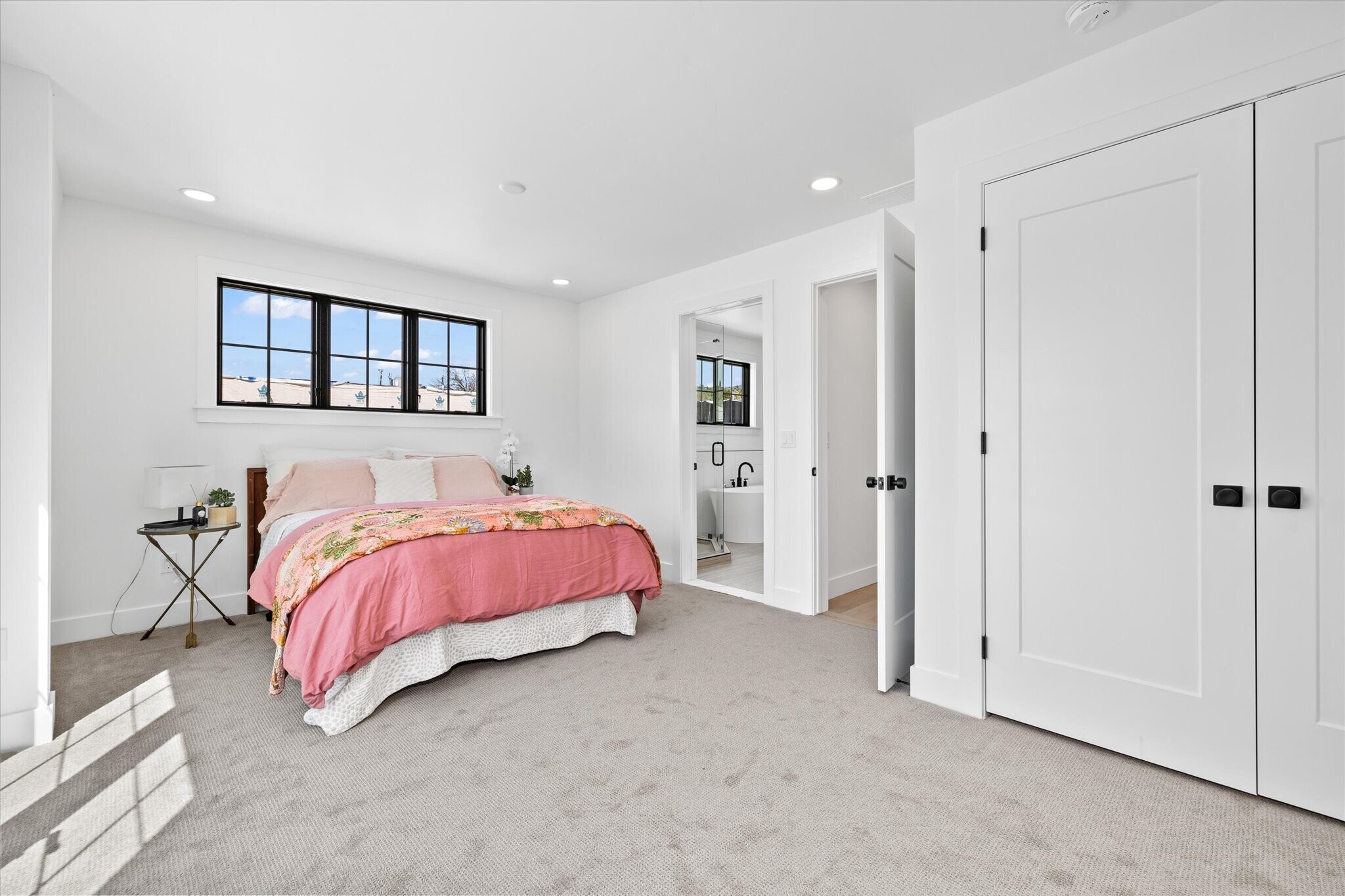 Building Photo - 614 N Avenue H Ave