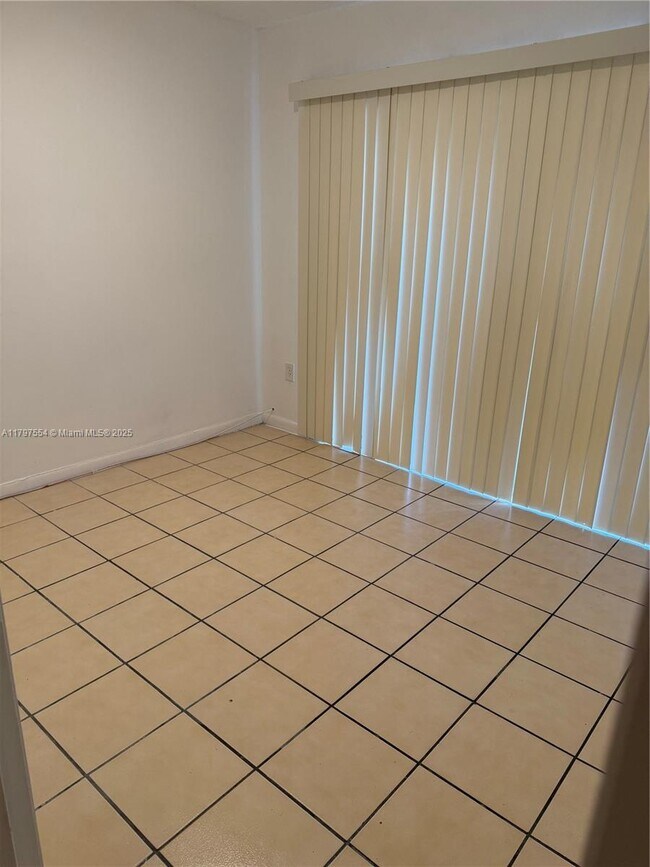 Building Photo - 870 SW 129th Pl