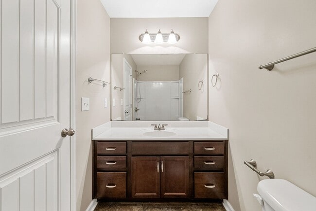 Building Photo - Two Bedroom in Governor's Crossing!