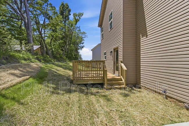 Building Photo - 408 Legends Court