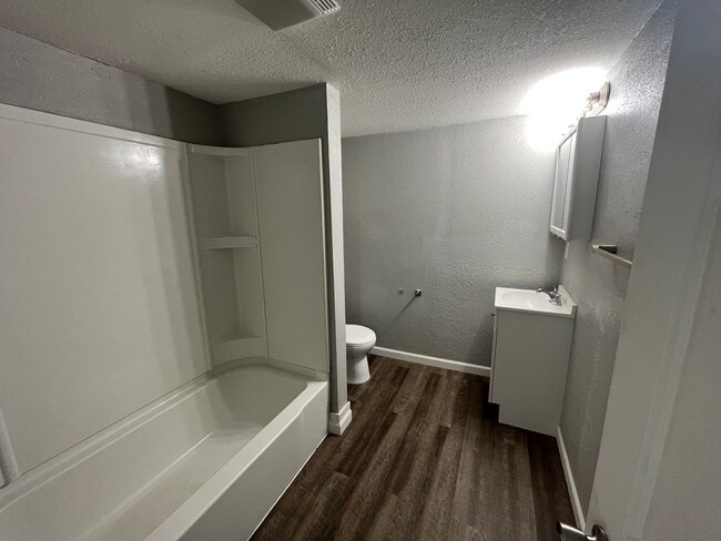 Building Photo - 3 bedroom remodeled home in Davenport near...