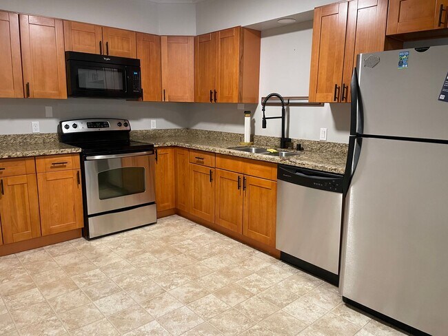 Building Photo - Welcome Home 3b/1ba Updated Home