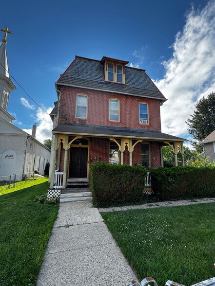 Building Photo - 201 N Bradford Ave