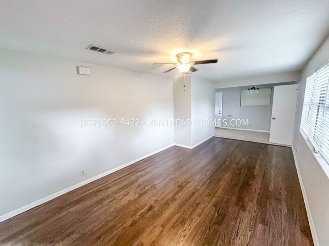 Building Photo - 3022 Larry Dr