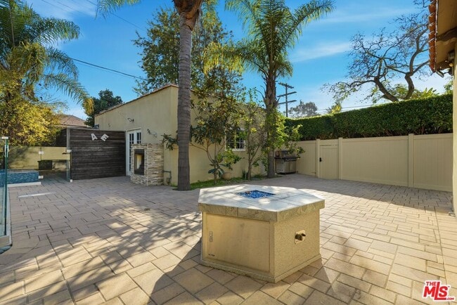 Building Photo - 5995 Saturn St