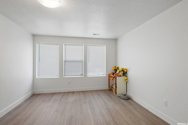Building Photo - 120 E Abbeville Ct