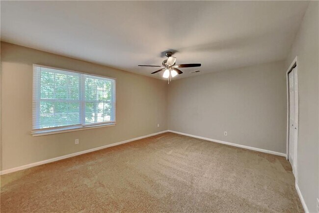 Building Photo - 2358 Marneil Dr NE