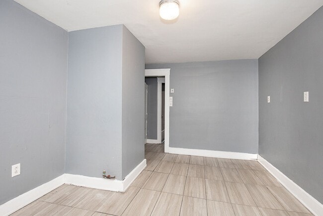 Building Photo - 2827 Avondale Ave