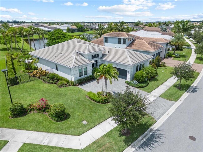 Building Photo - 5577 St Armands Way