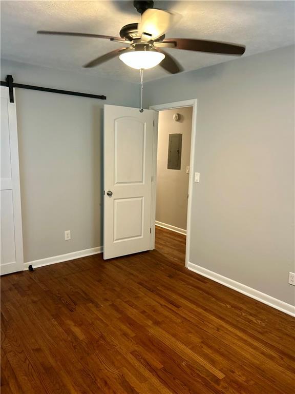 Building Photo - 667 Tara Cir SE