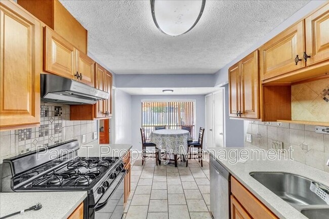 Building Photo - 11403 Largo Dr