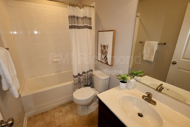 Building Photo - 1502 Stonewall Manor Dr