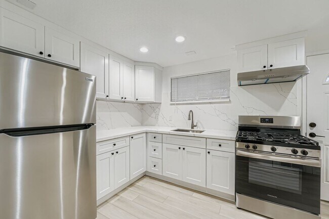 Primary Photo - Shorewood Place 1035