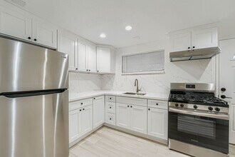 Building Photo - Shorewood Place 1035