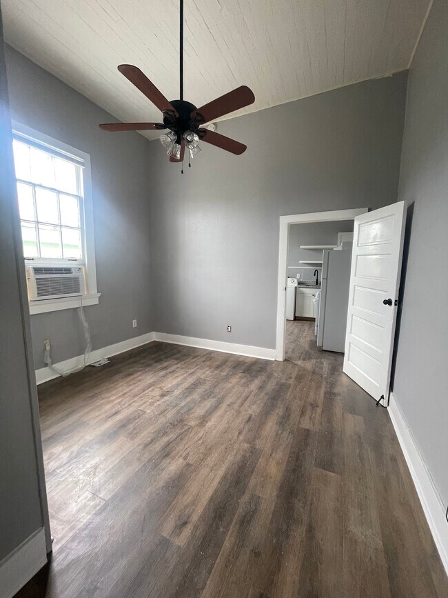 Building Photo - 2441 2nd St