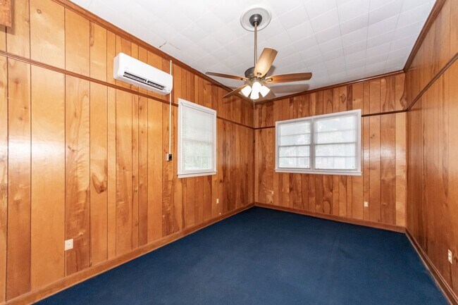 Building Photo - 453 Wade Hampton Dr