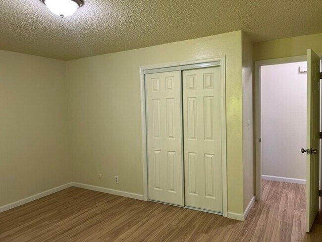 Building Photo - 2Bd/1Ba Single Story Apartment Unit - Move...