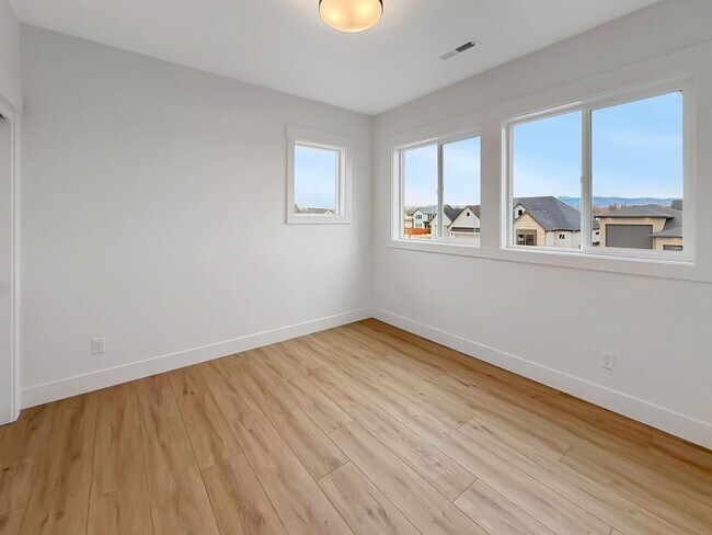 Building Photo - Pet-Friendly Luxury: New 4BD Construction with 2 Dedicated Offices in Eagle’s Centerra Community