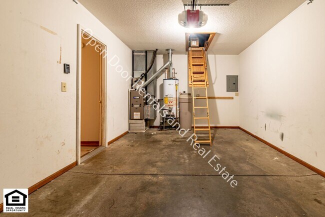 Building Photo - 1416/1418 Lakehurst Dr.