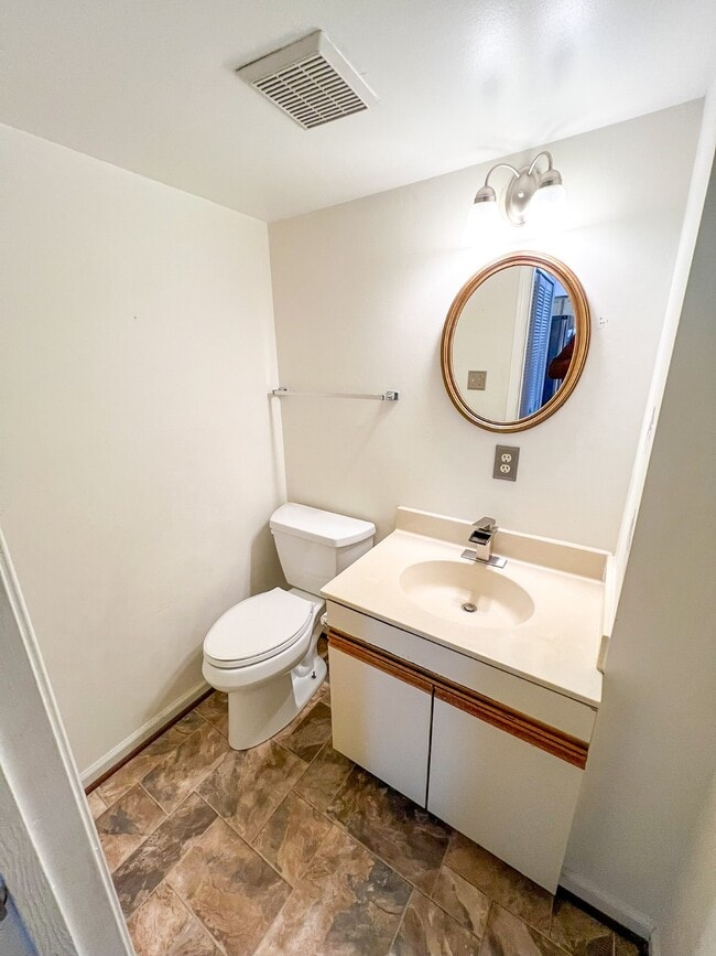 Building Photo - 14425 Gringsby Ct