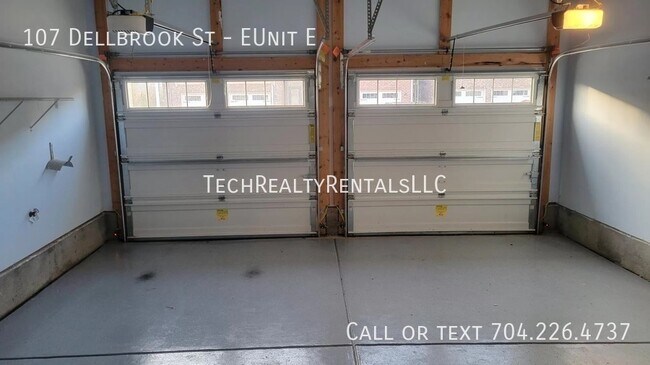 Building Photo - 107 Dellbrook St