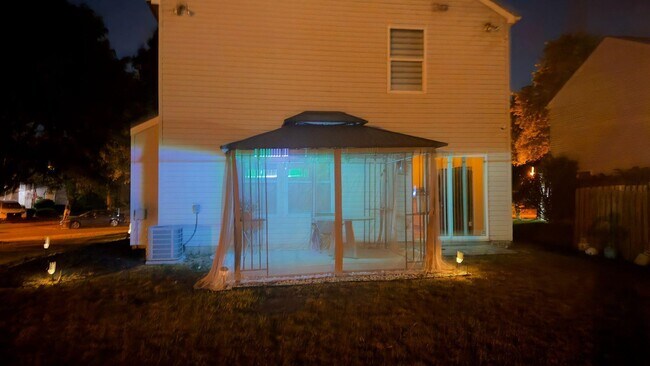 Building Photo - 3044 Kings Realm Ave