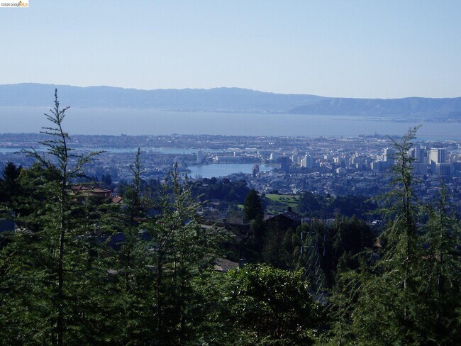 Building Photo - 6100 Skyline Blvd